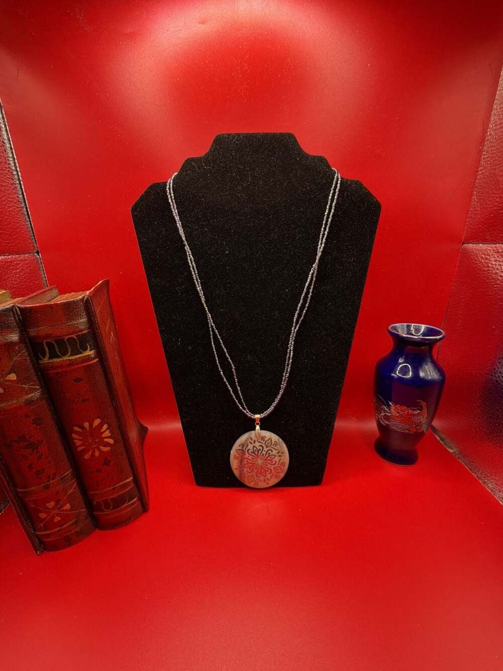 Unbranded Beaded Pendant Necklace Round Carved Shell Boho 24 Inch